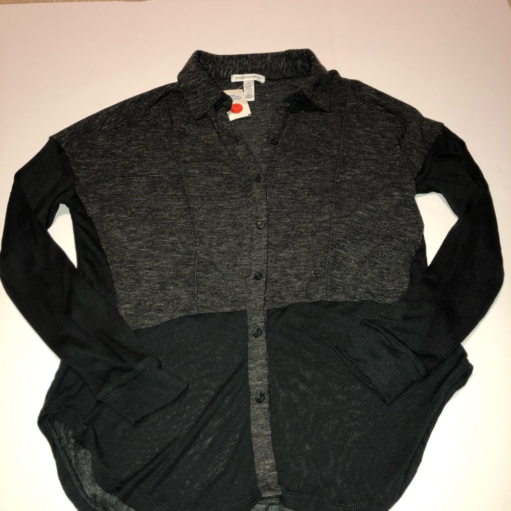 Womens high low button down gray and black long sleeve top Size large NWT !